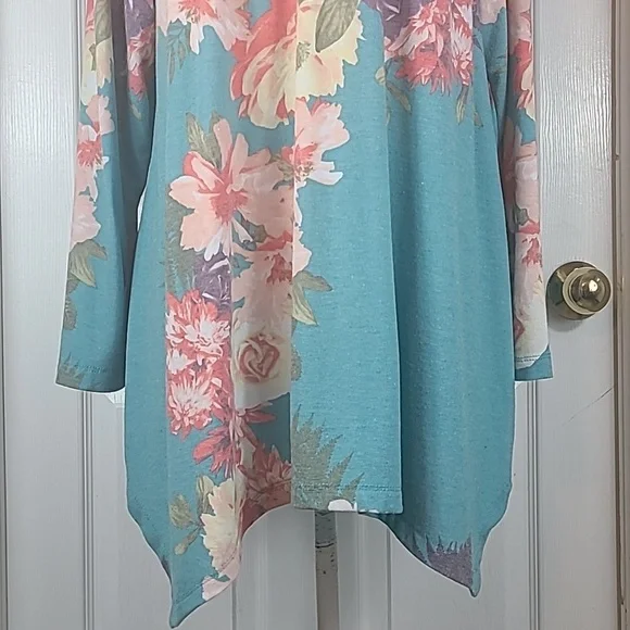 Philosophy Floral Blouse - Picture 3 of 10